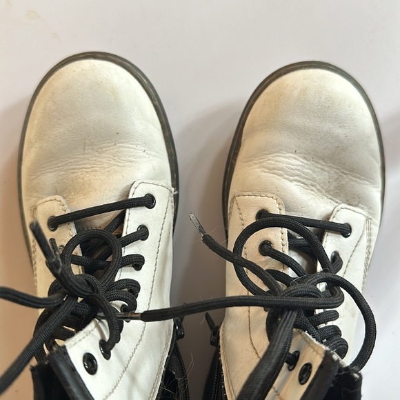 White Dr. Martens Zavala J Size 4 (US M) or Size 5 (US L) Size 36 EU. - Picture 7 of 12